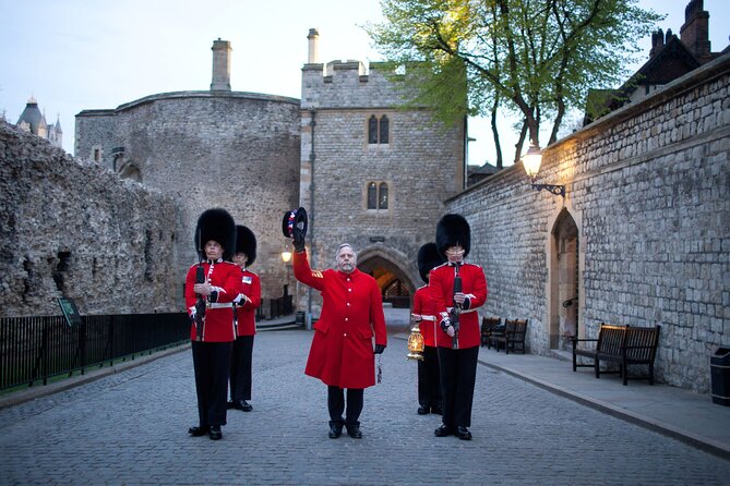 Tower of London After Hours Tour with Beefeater & Keys Ceremony - Crowds, noise, and the reality of night weather
