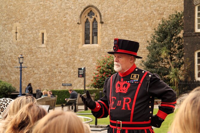 Tower of London: Crown Jewels & Beefeater Opening Ceremony - Thames River Cruise to Buckingham Palace: A Smart Way to Change Scenery