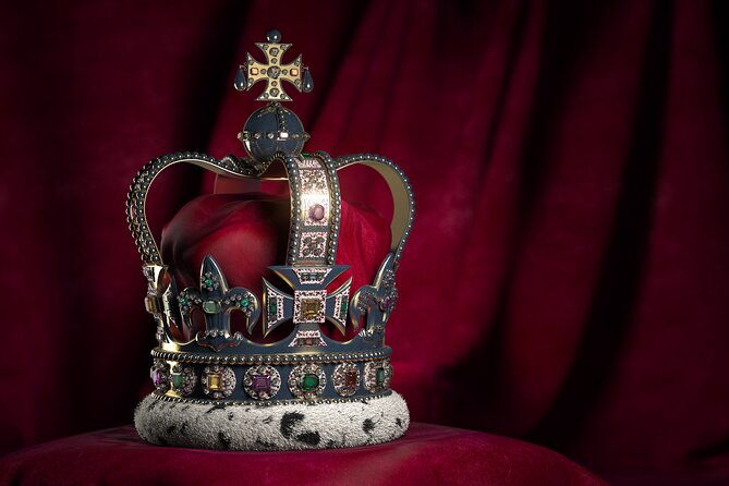 Tower of London: Crown Jewels & Beefeater Opening Ceremony - How the Tour Works Day-to-Day: Pace, Headsets, and the Tower App