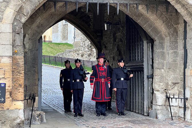 Tower of London Early Access, Opening Ceremony and Royal London - Thames River cruise: London’s landmarks from a slower pace