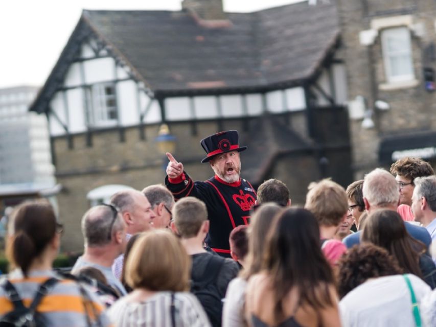 Tower of London: Early Access with Crown Jewels & Beefeaters - Inside the Tower: A Guided Hit List Before You Wander