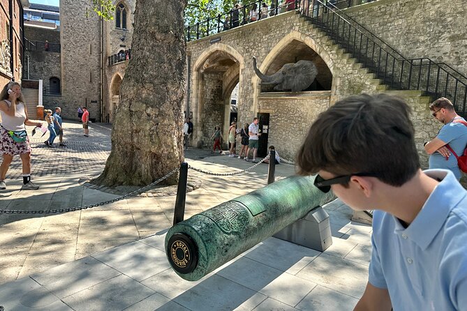 Tower of London for kids & families Private Guided Tour with pre-booked Tickets - Crown Jewels time: the main event, plus the queue reality
