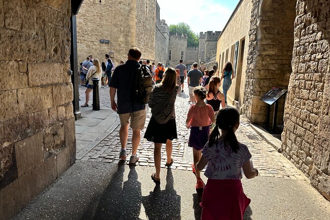 Tower of London for kids & families Private Guided Tour with pre-booked Tickets - Price and logistics: is $385.79 per person good value?