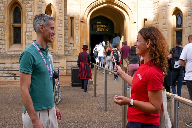 Tower of London Guided Tour with Beefeater Meet & Crown Jewels - White Tower free time: how to use it without wasting your legs