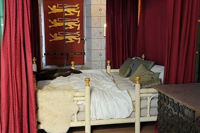 Tower of London: Guided Tour with Thames River Cruise - Practical tips so you do not waste your time