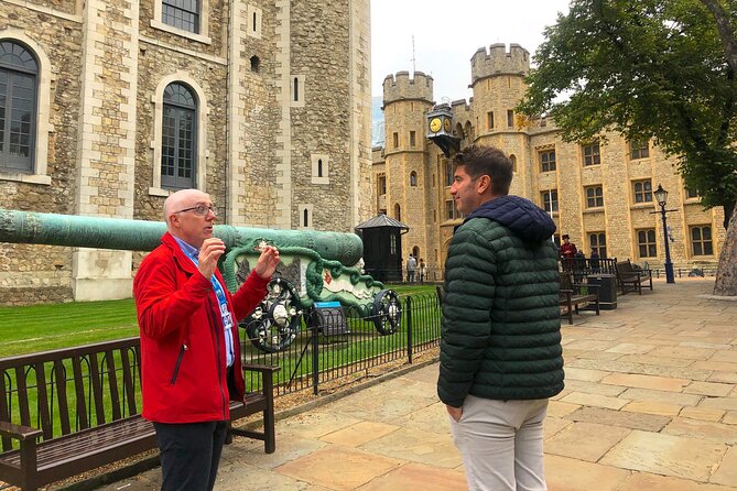 Tower of London: Opening Ceremony & Early Crown Jewels Access - Guide style matters more than you think