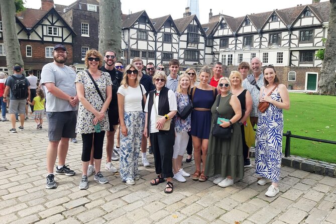 VIP Kensington Palace Gardens Tour & Royal Tea Crown Experience - How the tour day flows, from Hilton Hyde Park to Kensington Gardens