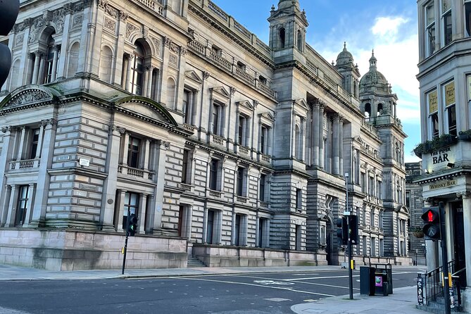 Walking Tour of Glasgow - George Square: statues, empire connections, and the strange fact that makes it memorable
