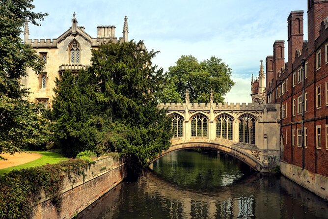 Warwick Castle, Oxford, Stratford-upon-Avon & Cotswolds Day trip - Warwick Castle in 90 minutes: state rooms, a dungeon, and the Kingmaker story