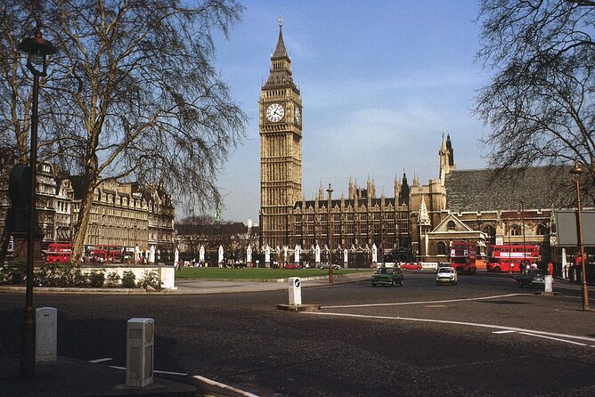 Westminster Abbey, Big Ben, Buckingham Guided Tour of London - St James’s Palace and the Tudor exterior cues you can still appreciate