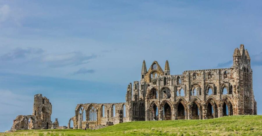 Whitby: Whitby Abbey Ticket - Museum time: Viking raids, Saxons, and the people behind the stone