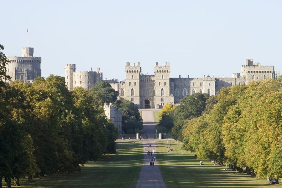 Windsor Castle and Buckingham Palace Full-Day Tour - The King’s Tour Artists Exhibition at Buckingham Palace