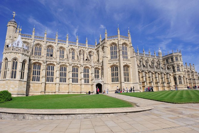Windsor Castle Tour from London with Transportation & Audio Guide - The Drive West: When the Bus Ride Can Make or Break the Day