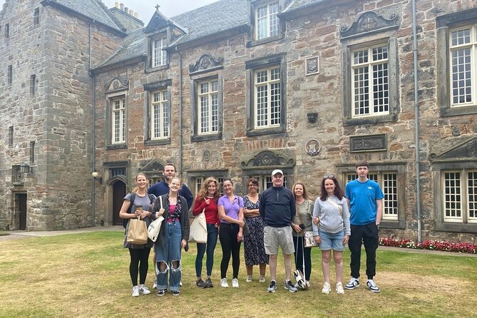 Windsor Daily Town Walking Tour - 11am & 2pm - Old streets and a walk along the Thames pathway