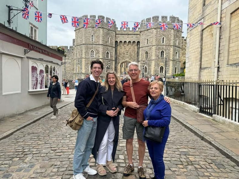 Windsor Town Daily Walking Tour (11am & 2pm) - River Thames and Thames Street, then across to Eton