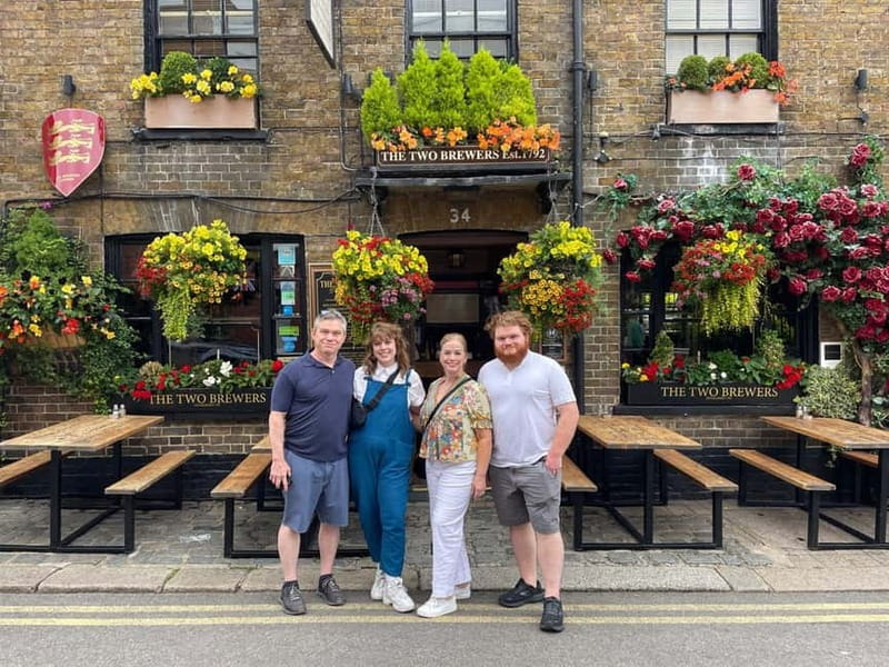Windsor Town Daily Walking Tour (11am & 2pm) - Broad Street highlights, Victoria Square, and the castle from the outside