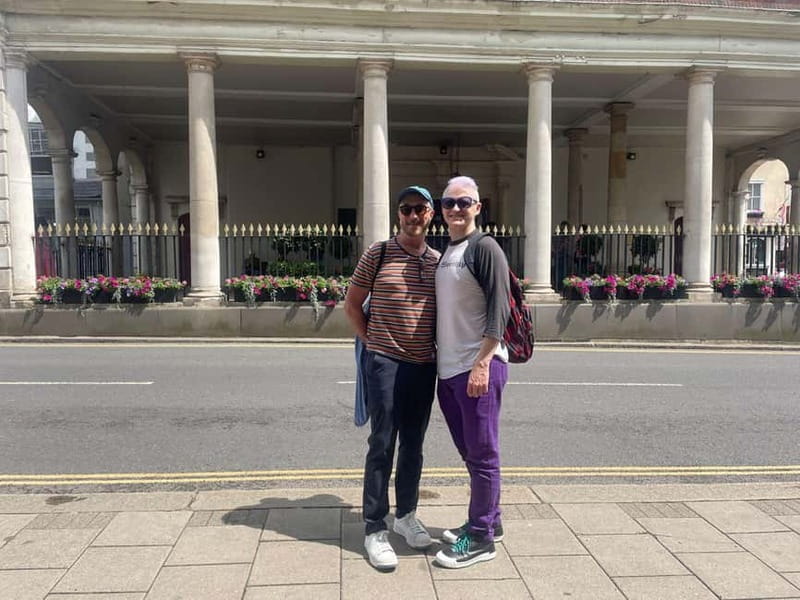 Windsor Town Daily Walking Tour (11am & 2pm) - Meeting at Windsor Guildhall, and spotting your guide fast