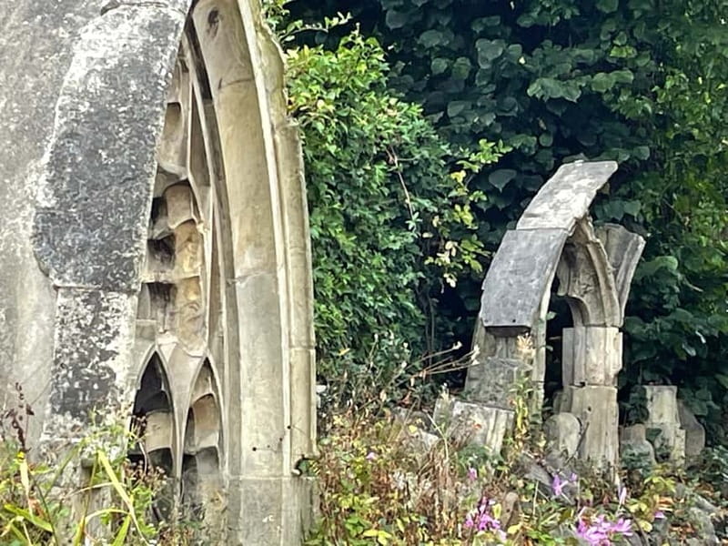 York: Forbidden Chronicles Ghosts and History Tour - Stop after stop around York: how the 75 to 90 minutes stays engaging