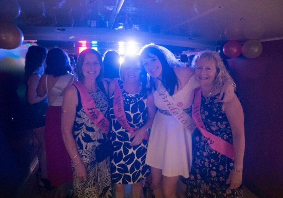 York: Party Cruise with Drink, Dinner, and DJ - Entering the Party at Kings Staith (and Finding Your Boat Fast)
