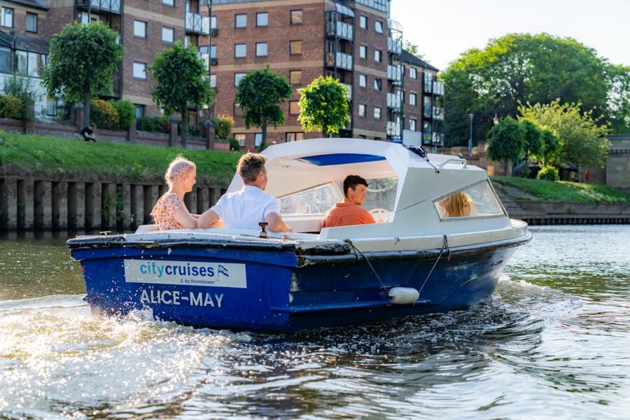 York: Self-Steer Boat Rental - The controls: easy driving, clear rules, and real confidence